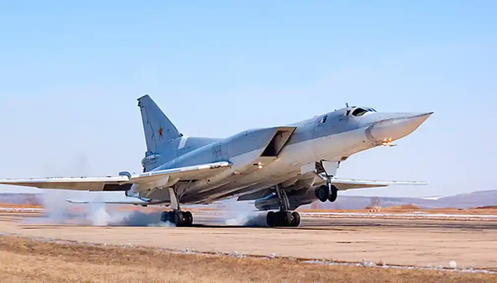 Dva ruska bombardera oštećena su tokom udara na aerodrom Olenja