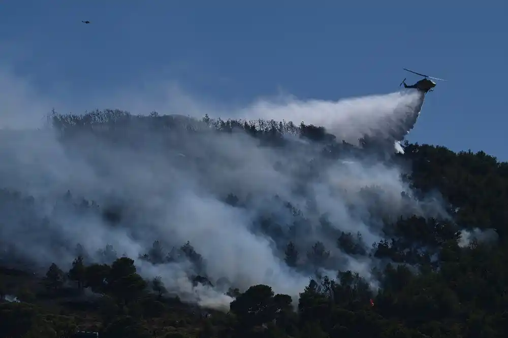 Grčka se bori sa desetinama požara u „najtežem danu u godini“