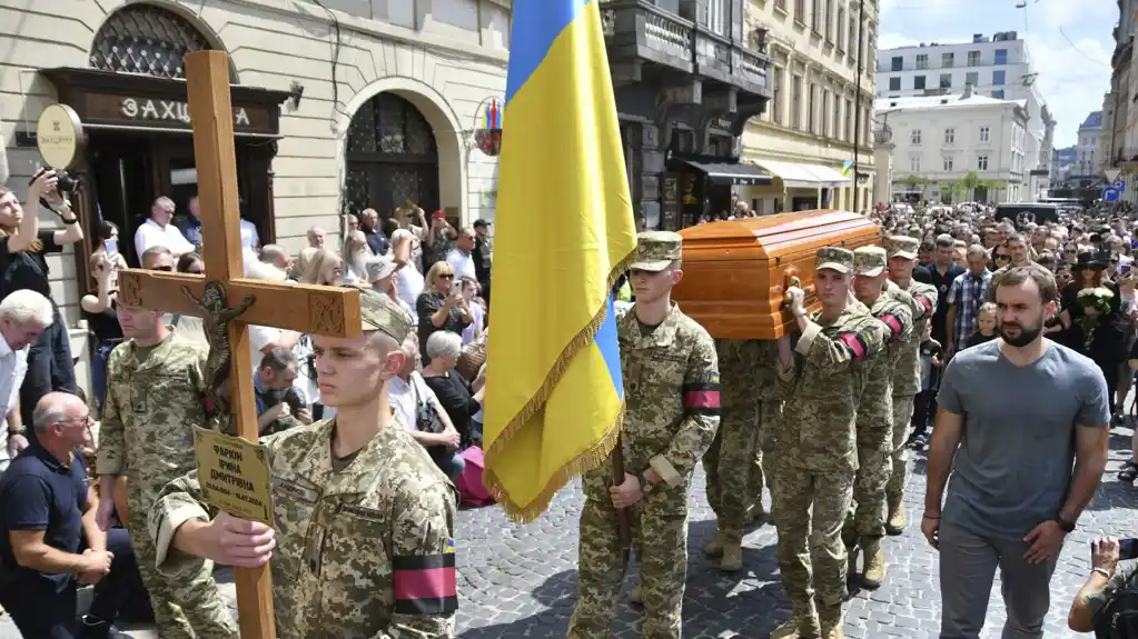 Hiljade u Ukrajini prisustvovalo sahrani bivše poslanice i kritičara Rusije koja je ubijena u Lavovu