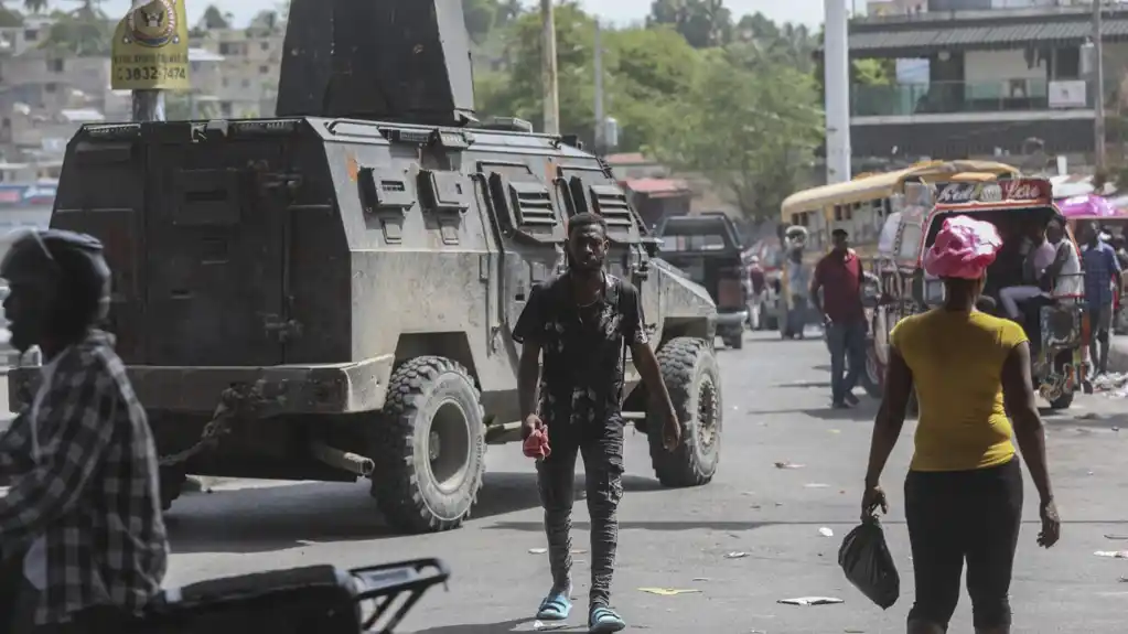 Banda na Haitiju ubila više od 20 i ranila desetine nakon racije u malom gradu, kaže zvaničnik