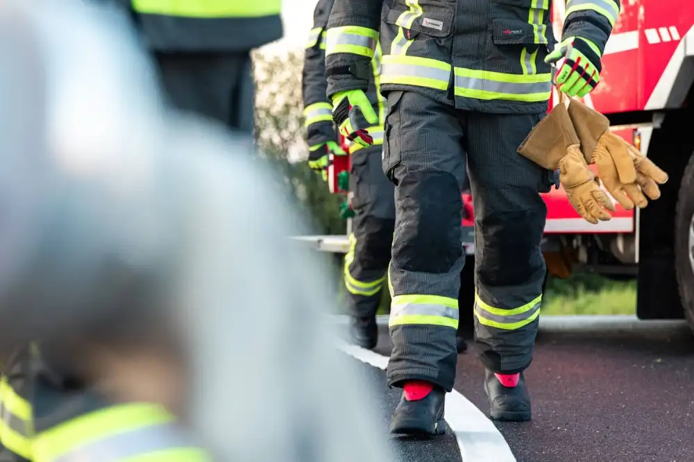 Srušio se deo krovne konstrukcije u tržnom centru u Zemunu