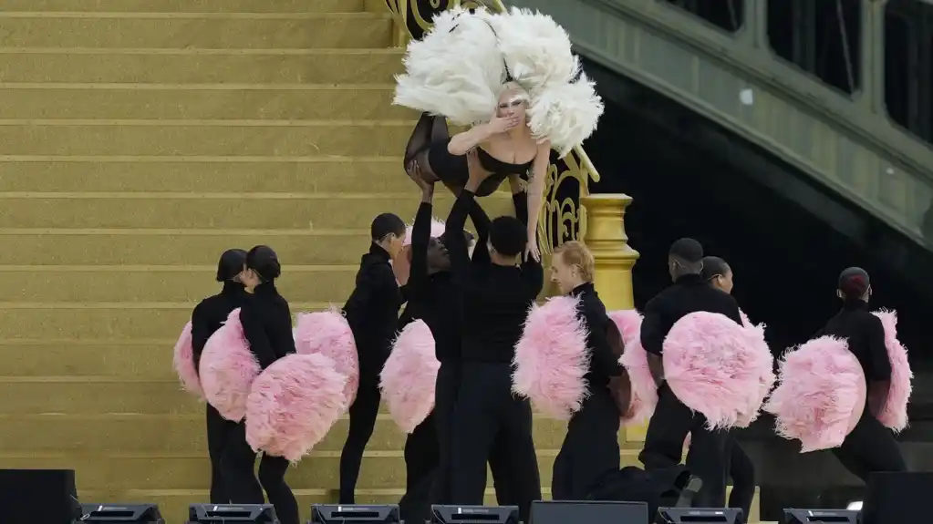 Lejdi Gaga zadivila gledaoce nastupom na ceremoniji otvaranja Olimpijskih igara u Parizu 2024