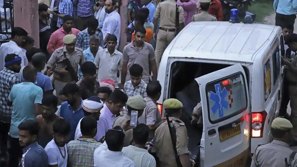 Stampedo na hinduističkom skupu u Indiji: Više od 100 žrtava