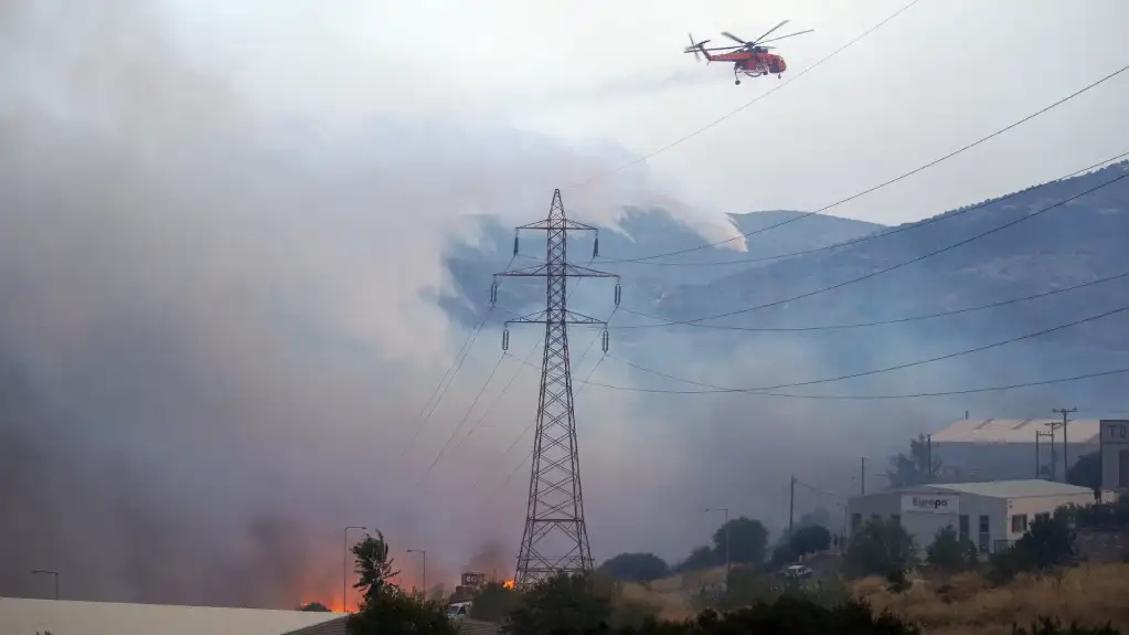 Helikopteri Oružanih snaga BiH gase požar kod Bugojna