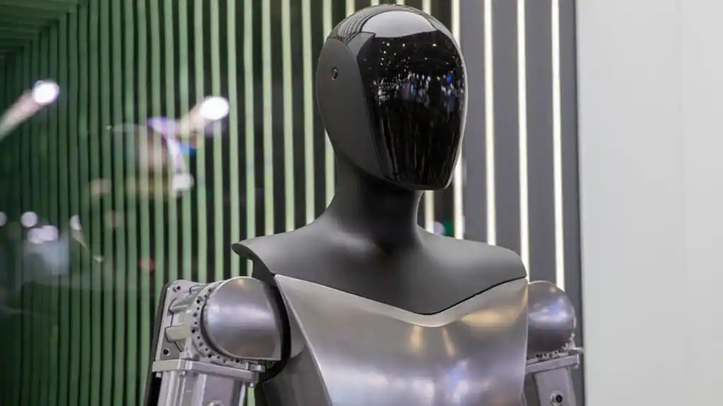 Mask: Tesla će sledeće godine proizvoditi „humanoidne“ robote