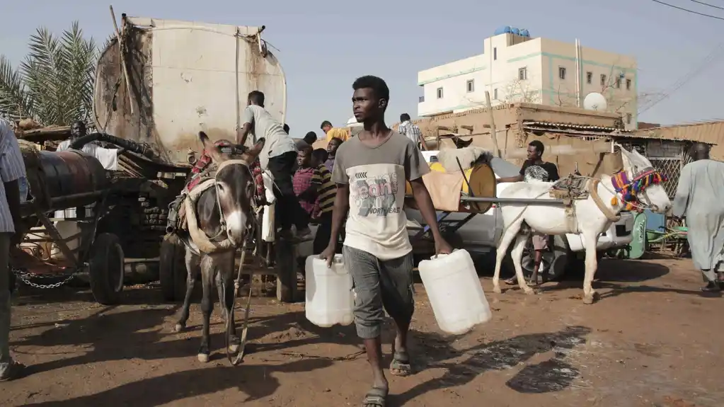 UN i SAD kažu da je hrana na putu do kampa pogođenog glađu u Sudanu