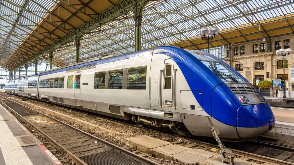 Sabotaža na železničkoj mreži oko Pariza, zbog paljenja infrastrukture stali vozovi