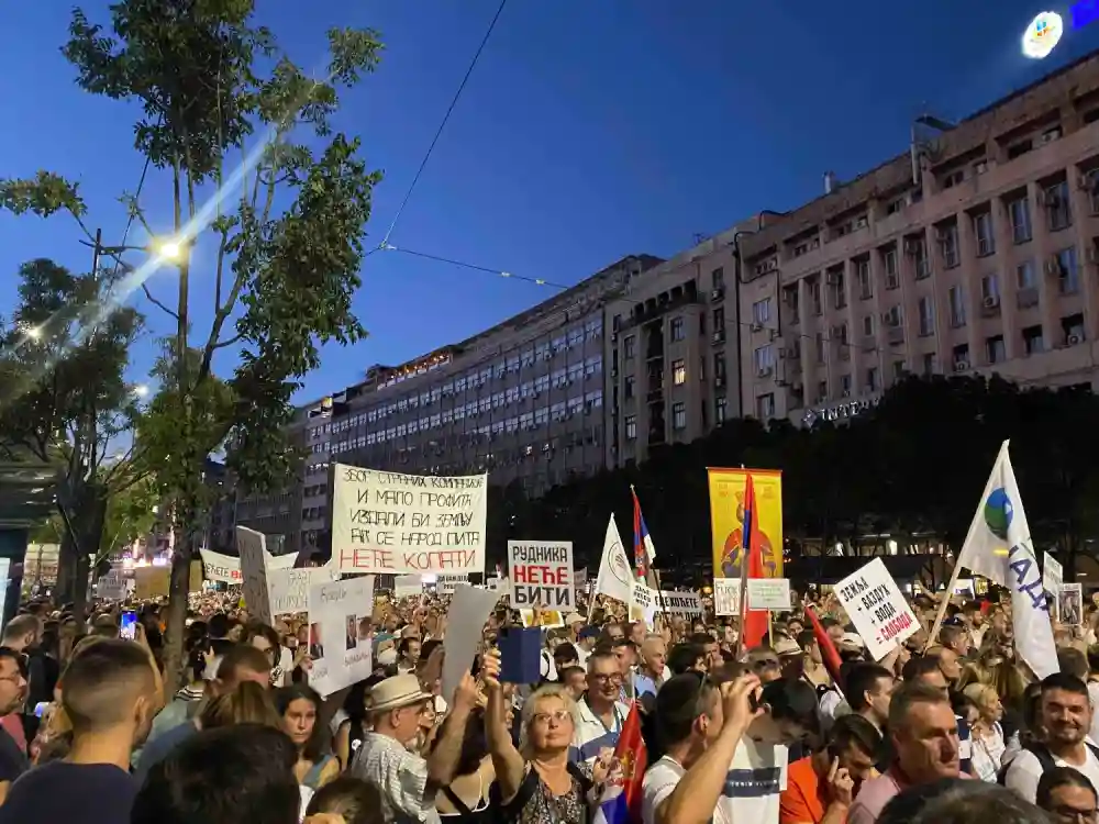 Aktivistkinja Ljiljana Bralović na protestu u Beogradu: „Svi smo potencijalne žrtve interesa stranih korporacija i mafije“