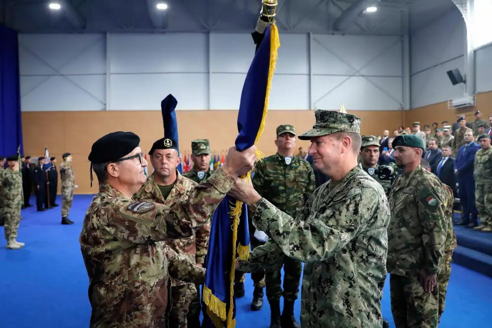 Komandant savezničkih snaga NATO-a Stjuart Manč u Prištini