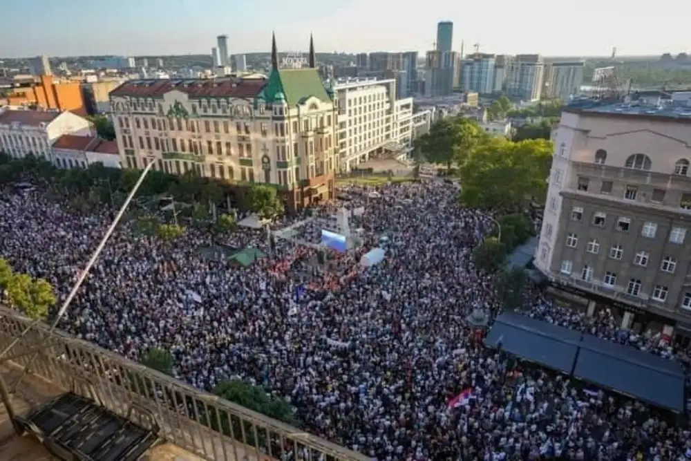 Oko 40.000 ljudi na večerašnjem protestu protiv rudarenja litijuma u Beogradu