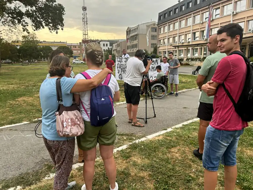 Majke dece sa smetnjama u razvoju dolaze u Beograd: Vučić delegirao Starovića za razgovor