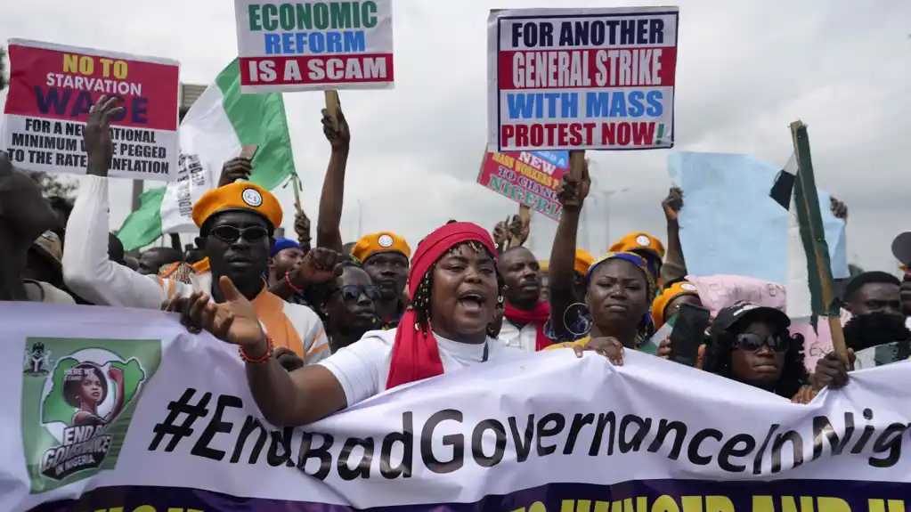 Nigerija privela 7 poljskih državljana zbog isticanja ruskih zastava tokom protesta