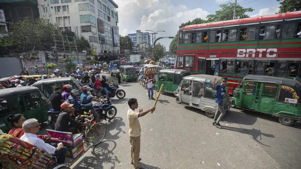 Novi privremeni lider Bangladeša Muhamed Junus apeluje na smirenost, preuzima dužnost u četvrtak