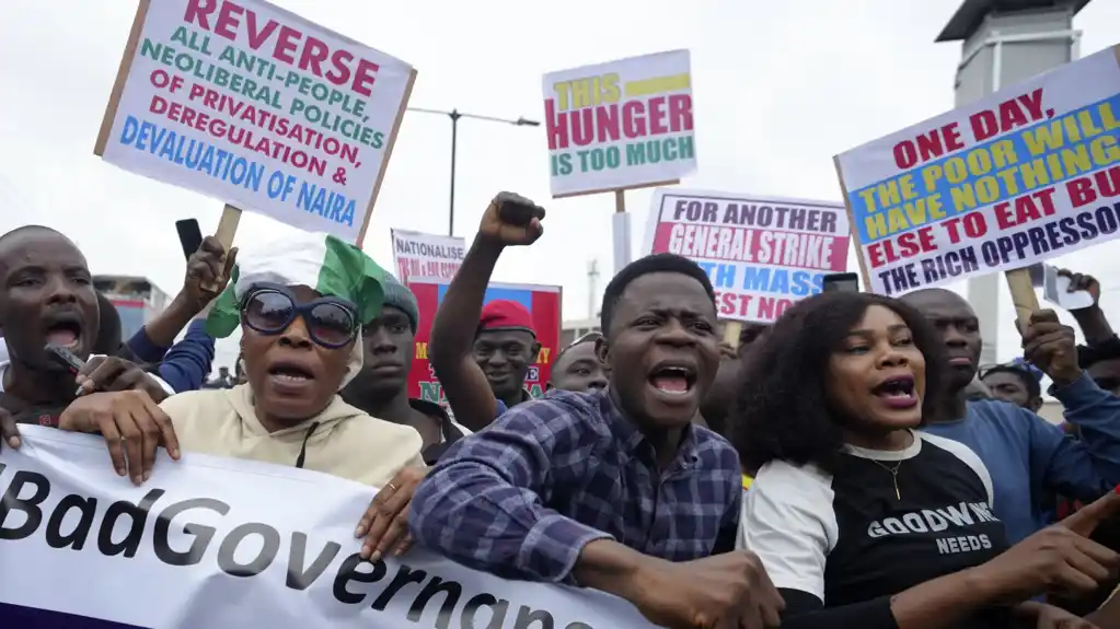 Bezbednosne snage pucale na demonstrante u Nigeriji tokom masovnih protesta protiv ekonomske krize