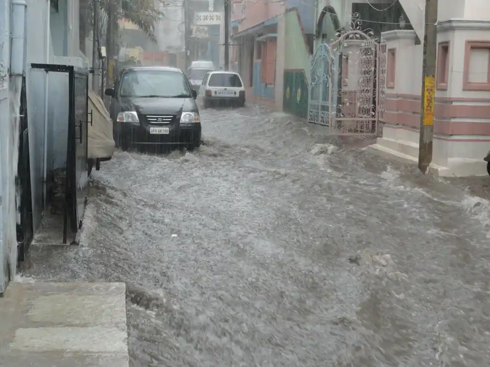 Velike poplave pogodile Srednju Evropu; pet osoba stradalo u Rumuniji; opasne poplave u Češkoj, Poljskoj i Austriji