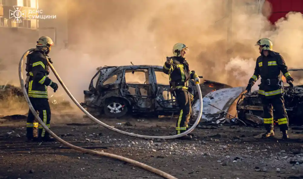 Ruski raketni udar na Sumi: Spasioci pokazuju posledice