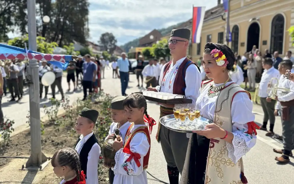 Zvanično počeo 63. Dragačevski sabor trubača uz zvuke trube i podizanje zastave