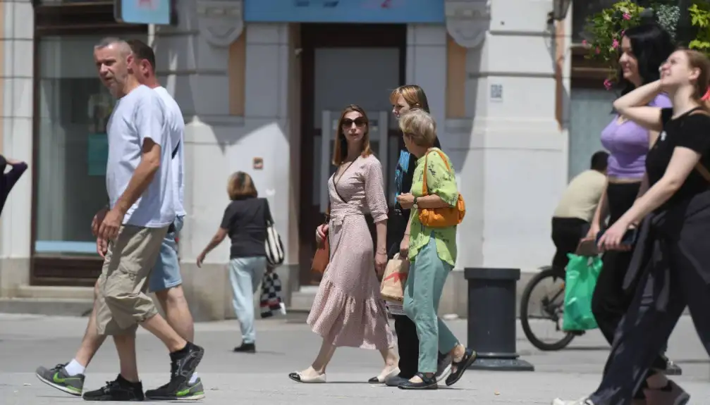 Sutra sunčano uz lokalni razvoj oblačnosti, temperatura do 31 stepen