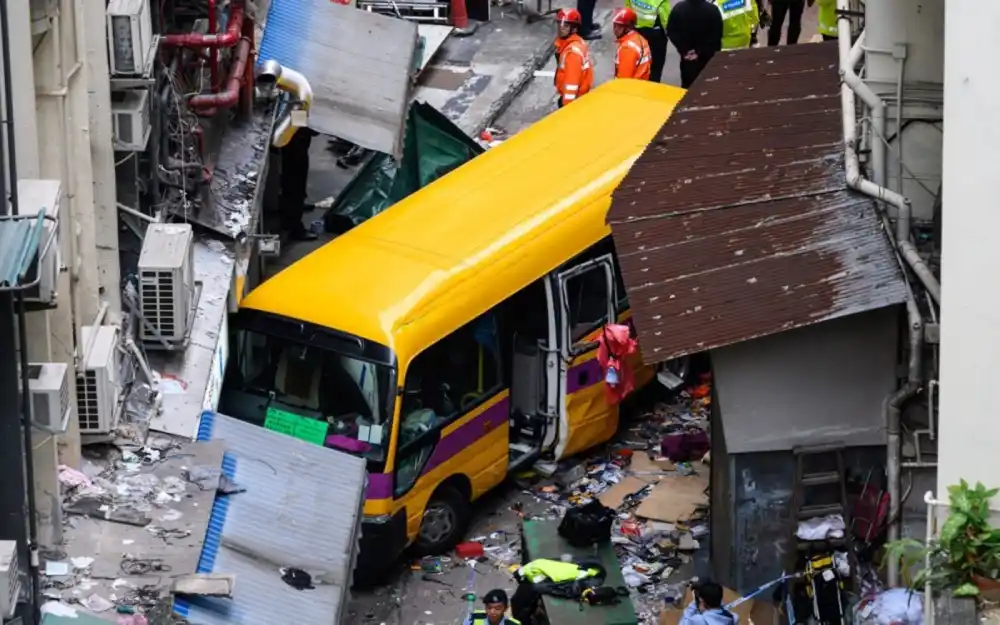 Autobus se naleteo na učenike i roditelje u istočnoj Kini; poginulo 11, povređeno 13 osoba