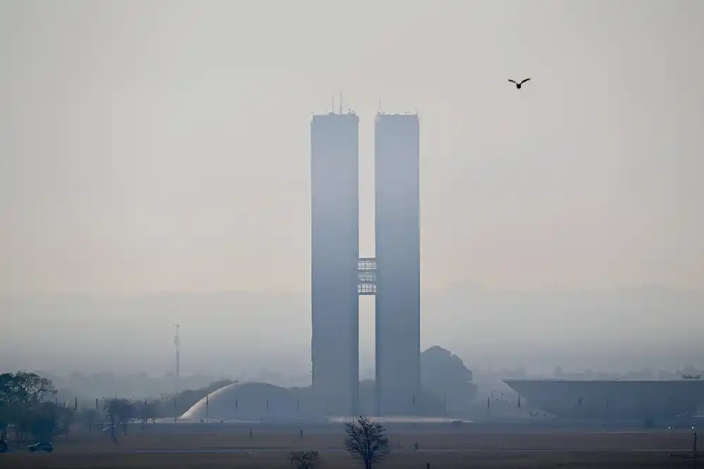 Brazilci se guše dok požar prekriva 80% zemlje