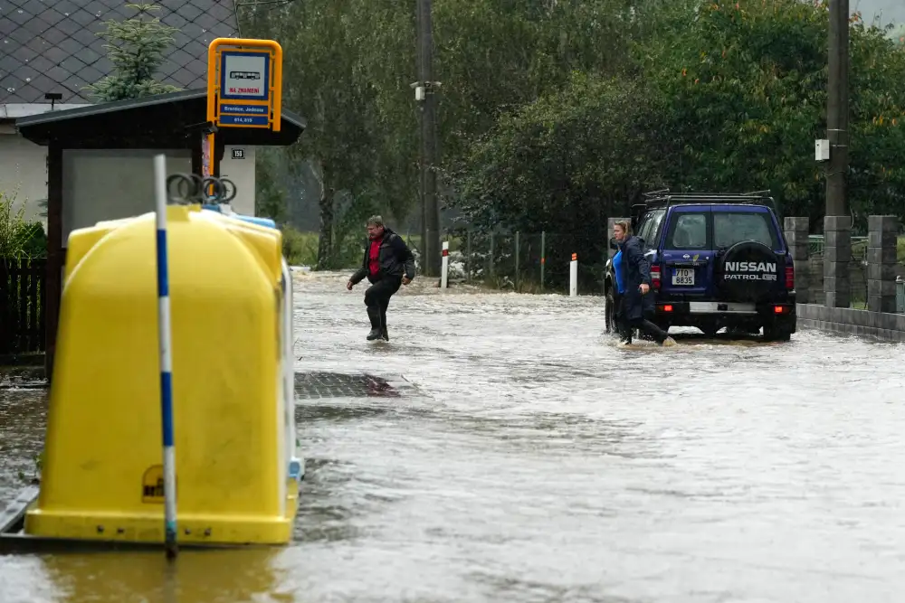 Francuska, poplave u Kanu – zatvorene škole