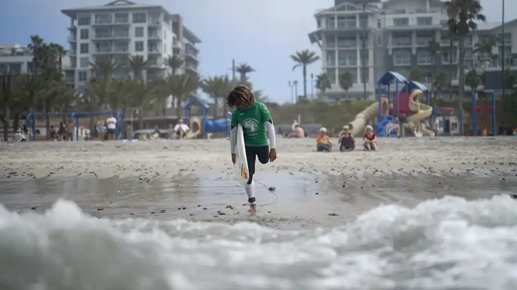 Kanadska para surferka Viktorija Fajgi bori se da svoj sport uvrsti na Paraolimpijske igre u Los Anđelesu 2028