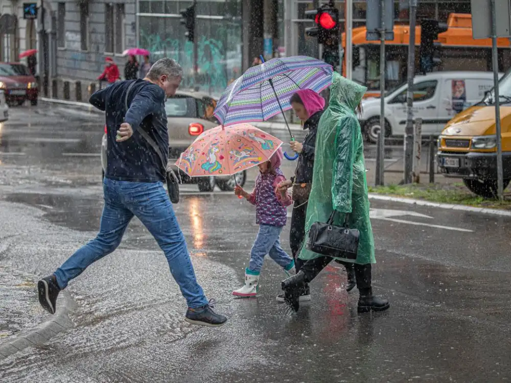 Danas oblačno sa kišom, temperatura od 16 do 27 stepeni