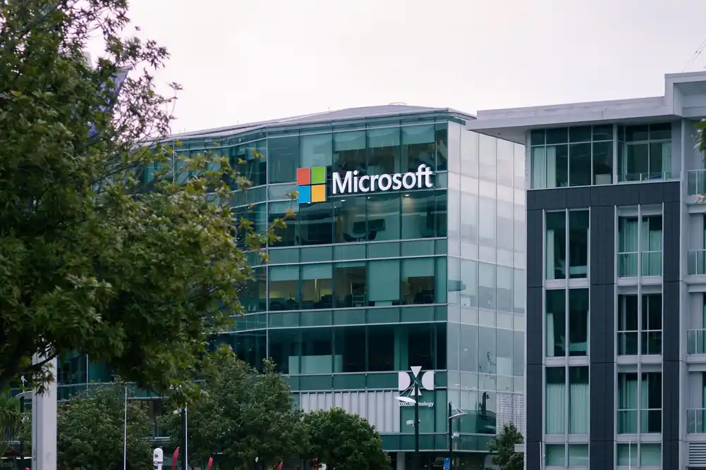 Microsoft-BlackRock tim će prikupiti 100 milijardi dolara za AI data centre