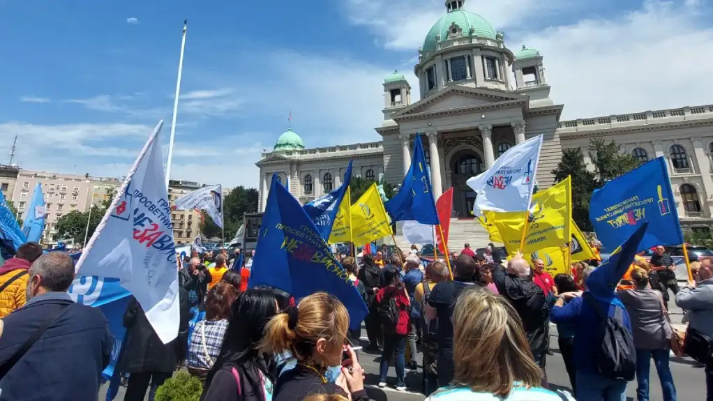 Prosvetni radnici u petak obustavljaju rad, opstrukcija i pritisci na zaposlene