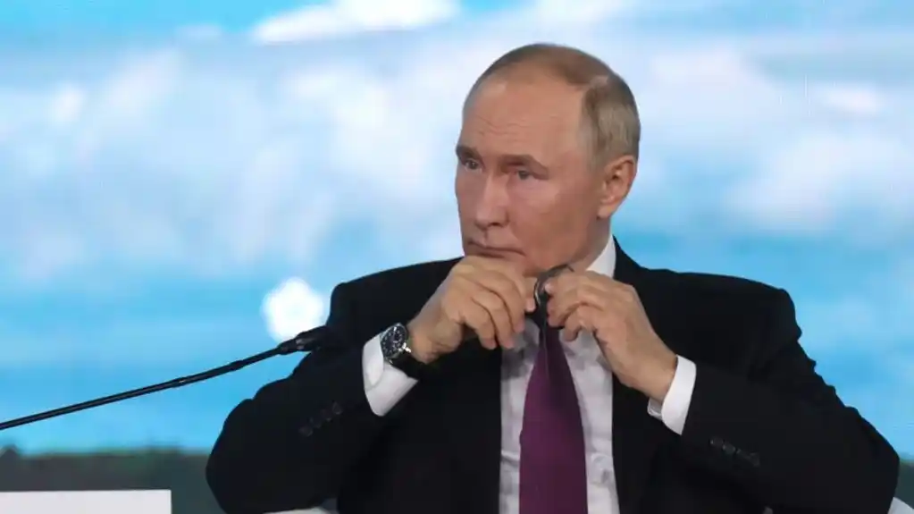 Putin: Veoma zarazan smeh Kamale znači da ona „dobro radi“