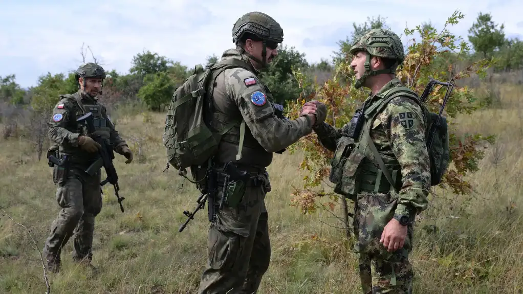 Vojska Srbije u patrolama sa Kforom: Rad na bezbednosti sa obe strane administrativne linije