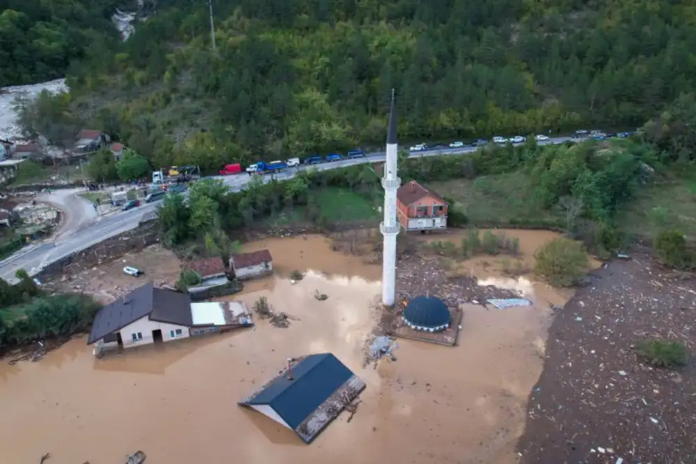 Obavezna evakuacija u Jablanici i Konjicu zbog novih poplava, spasioci tragaju za nestalima