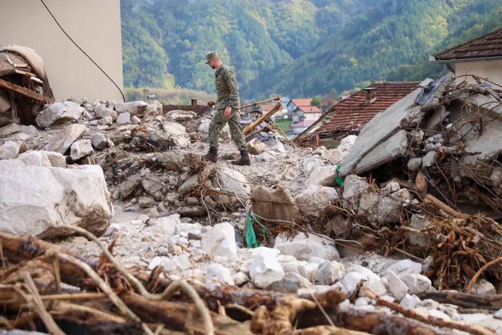 BiH: Nastavljena potraga za nestalima; Evakuisano 411 osoba sa pogođenog područja