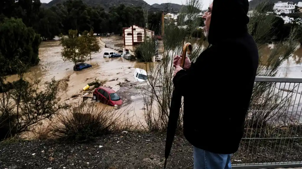 Poplave u Španiji: Više osoba nestalo, železnički saobraćaj poremećen