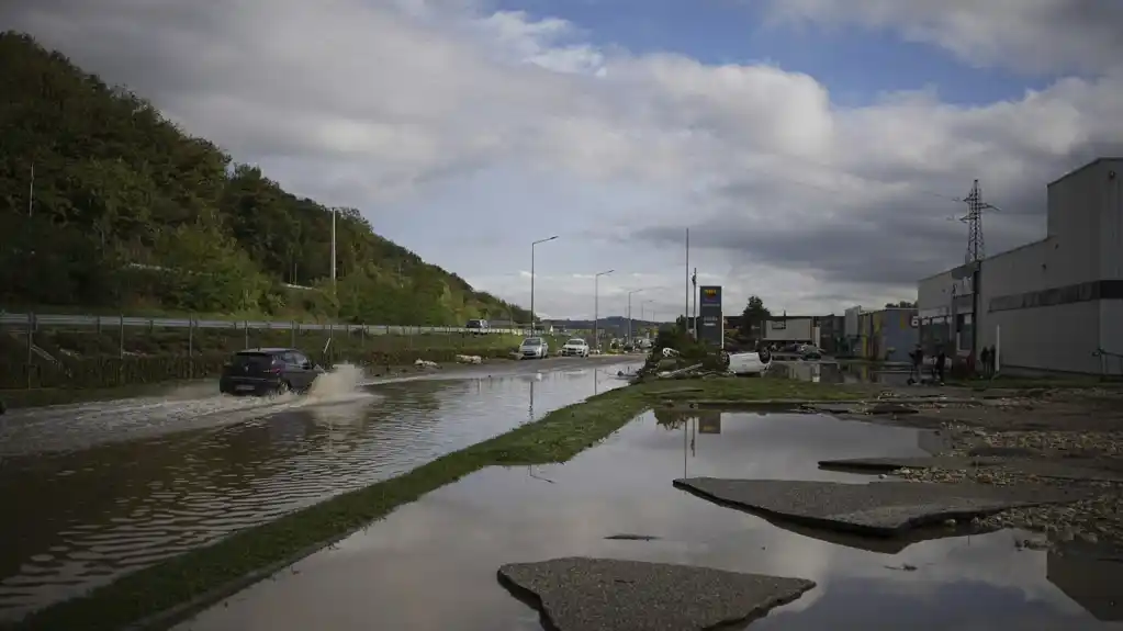 Dvodnevna obilna kiša dovela je do velikih poplava u centralnoj Francuskoj