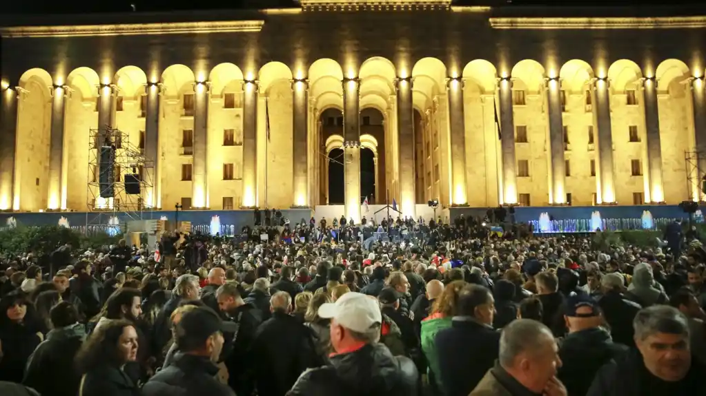 Hiljade ljudi okupilo se u Gruziji da osudi rezultate parlamentarnih izbora za koje kažu da su namešteni