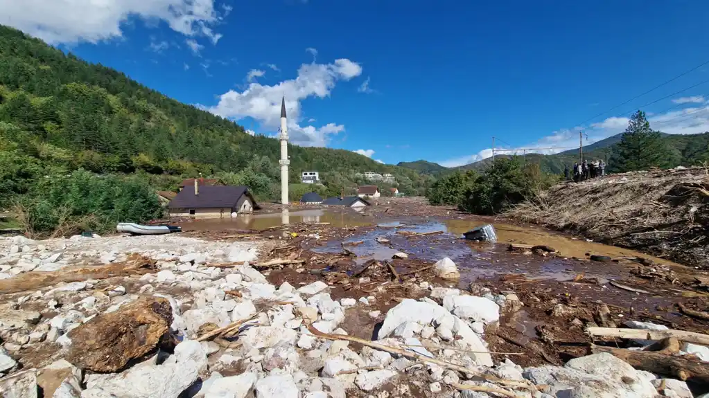 Sutra kolektivna sahrana stradalih u poplavama na području Jablanice