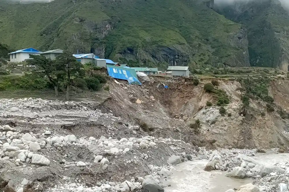 Nepalci se plaše novih poplava jer klimatske promene otapaju glečere