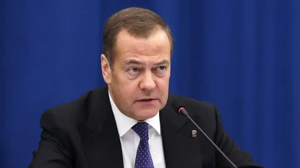 Medvedev: Razgovarati sa SAD kao sa Hitlerom