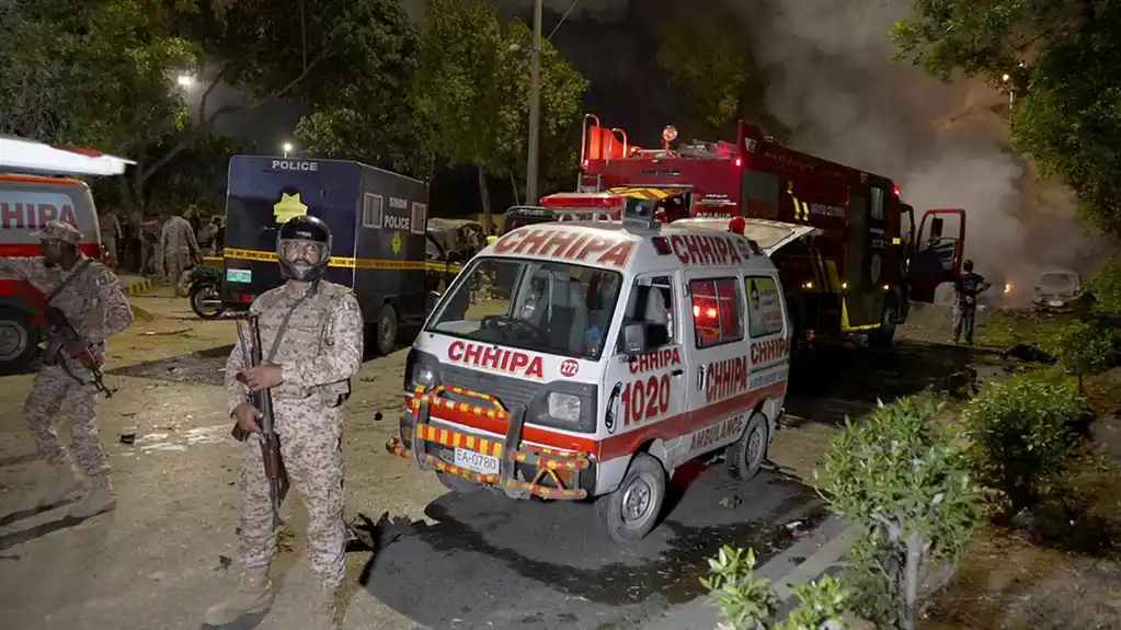 U eksploziji ispred aerodroma Karači u Pakistanu povređeno je najmanje 8 ljudi