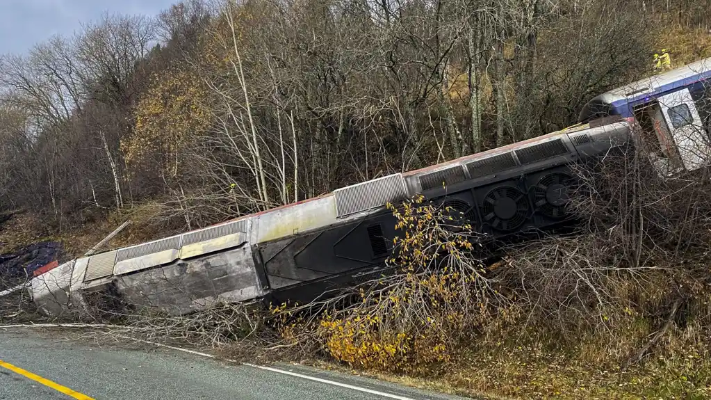 Norveška: Iskliznuo voz iz šina, poginula najmanje jedna osoba