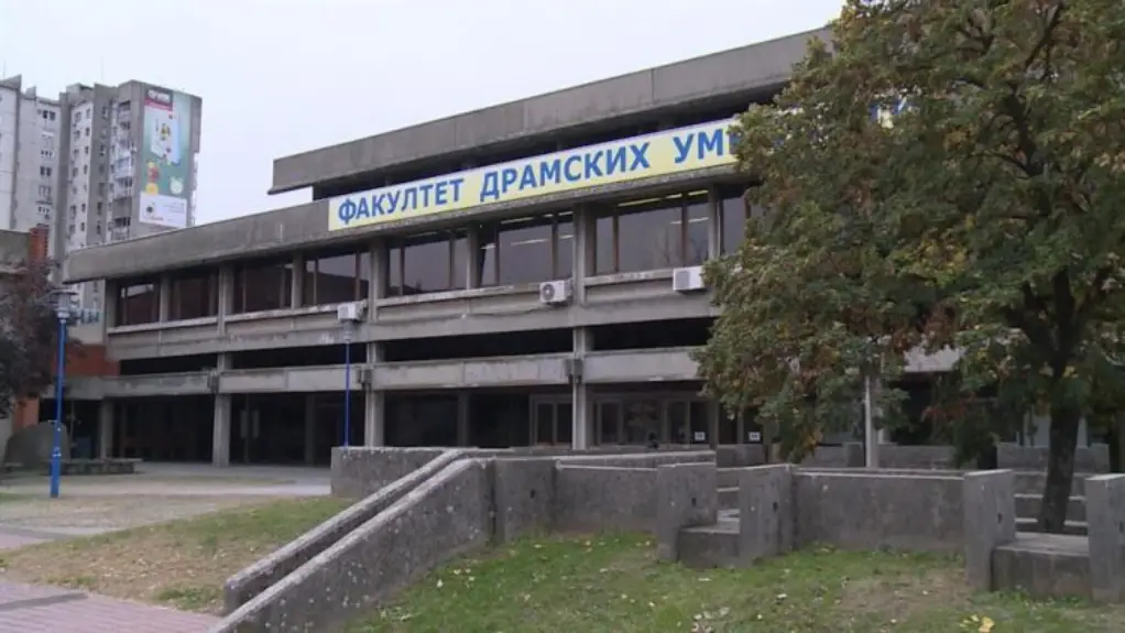 Studenti blokirali ulaz u zgradu FDU, nastava obustavljena