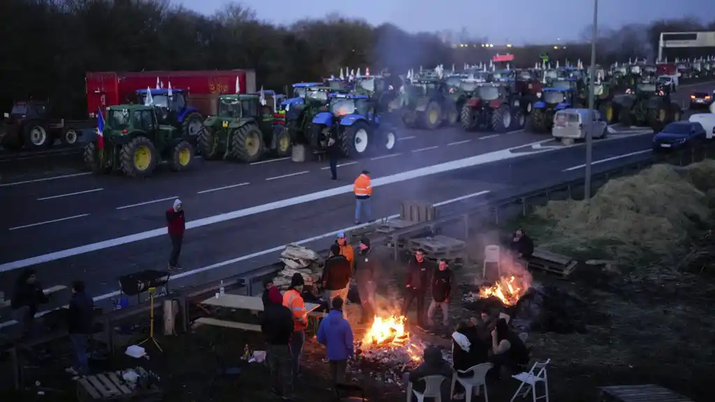 Francuski farmeri protestuju protiv sporazuma između EU i Mercosura koji će povećati uvoz iz Južne Amerike