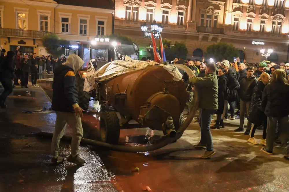 Petorici osumnjičenih za nasilničko ponašanje na protestu u Novom Sadu određen pritvor do 30 dana