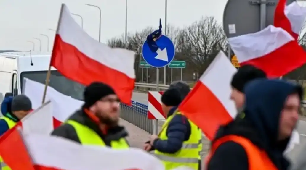 Poljski farmeri prete da će blokirati celu granicu sa Ukrajinom