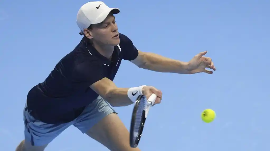 Siner slavio pred domaćim navijačima, Medvedev se vratio u konkurenciju na ATP finalu