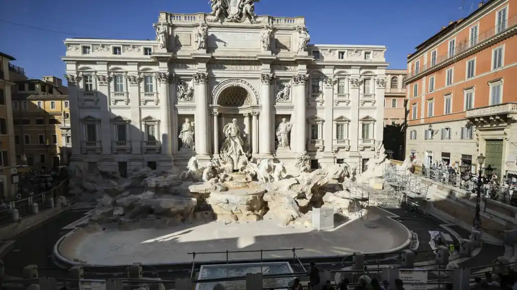 Ponovo otvorena fontana di Trevi u Rimu nakon završetka radova na održavanju