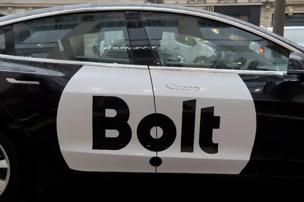 Uber i Bolt najavljuju uslugu samo za žene u Parizu