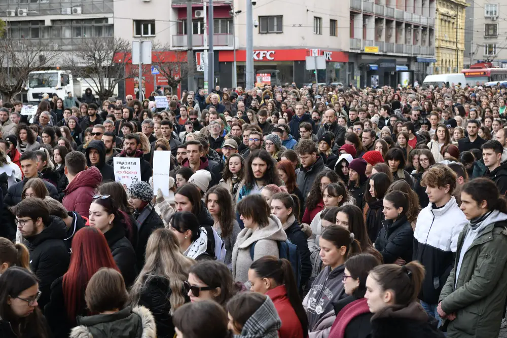 Arhiv javnih skupova: Broj ljudi na skupovima Zastani Srbijo dramatično povećan