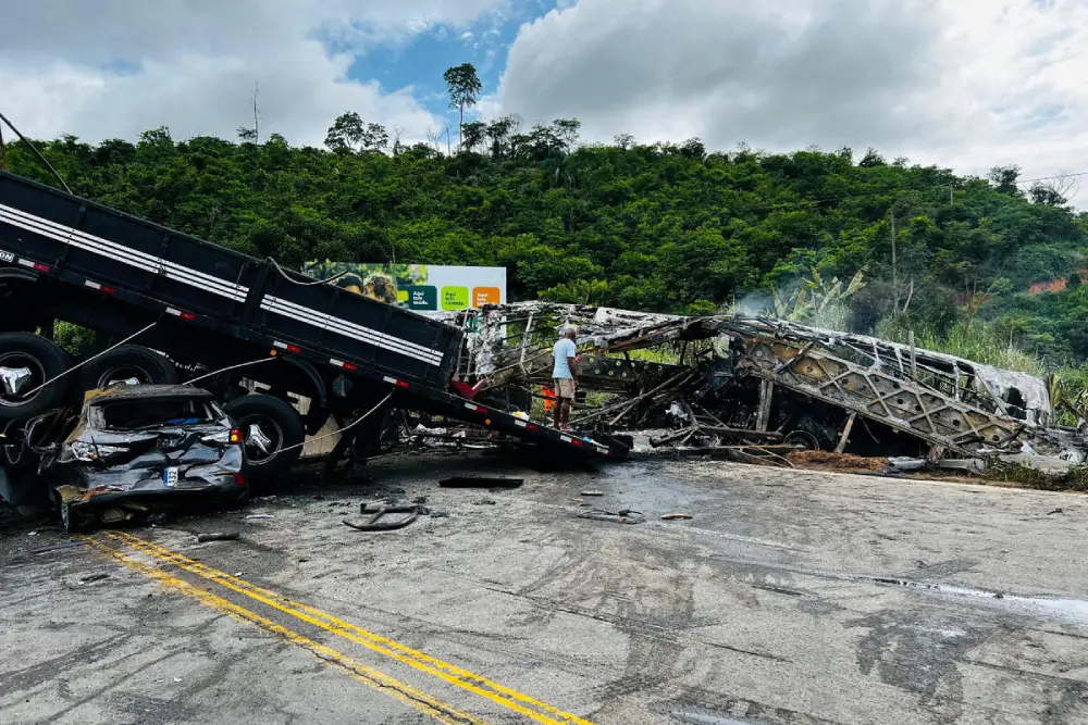 U sudaru autobusa i kamiona u Brazilu poginulo više od 30 ljudi